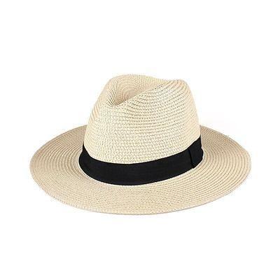 Chapeau de paille beige simple avec une bande de tissu noire sur fond blanc