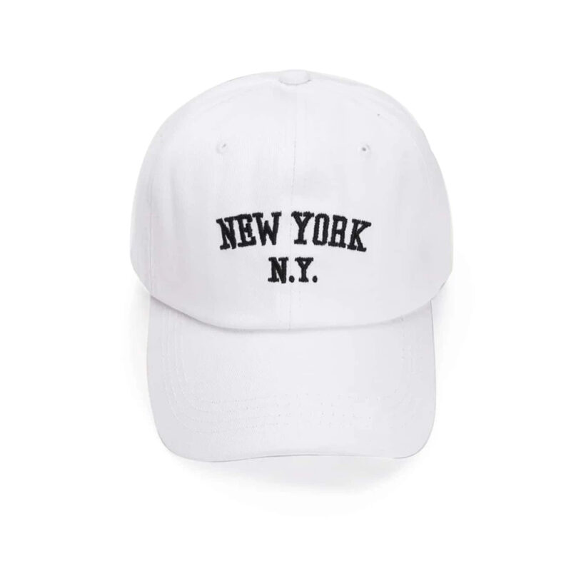 Casquette Blanche Tendance Style Baseball sur fond blanc