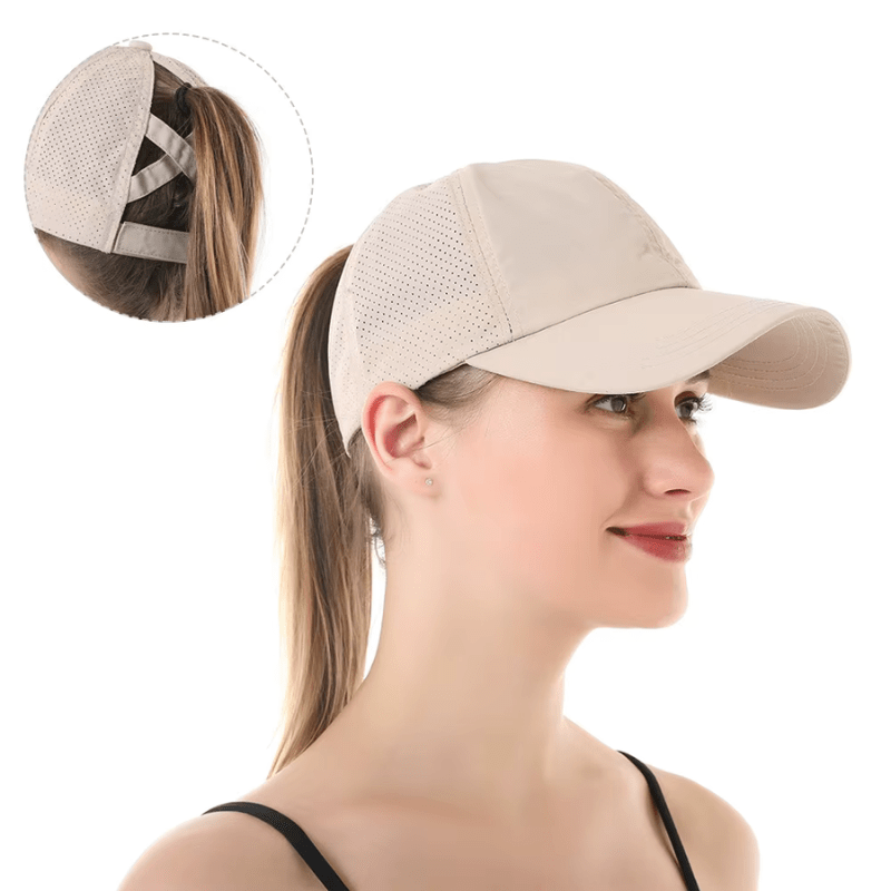 Casquette Femme, Tendance, queue de cheval élégance et confort pour toutes vos activités beige porté par une femme blonde avec longue queue de cheval, zoom sur l'arrière